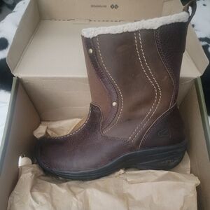 Keen Chester Fleese Insulated Boots Never Worn  Size 8